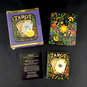 Vintage Tarot The Complete Kit Boek Kaarten Doos en lay-out door Dennis Fairchild Gepubliceerd door Running Press Tarot Waarzeggerij Waarzeggerij