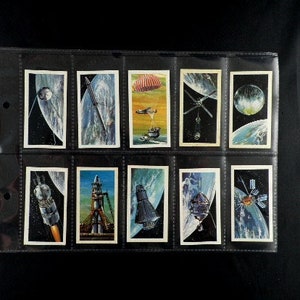 Race into Space (Blue Back) Tea Cards door Brooke Bond Set van 50 uitgegeven in 1971 Astronaut Astronomy Stars Rockets Space Rare Gift