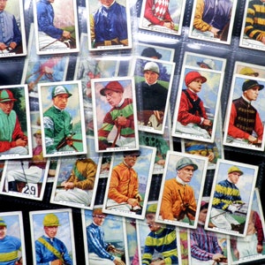 Berühmte Jockeys Zigarettenkarten von Gallahers Set von 48 veröffentlicht in 1936 Geschichte Pferd Racing Turf Sport seltene Geschenk