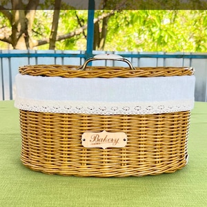 Caixa de pão rústica de vime: armazenamento para bancada forrado com linho