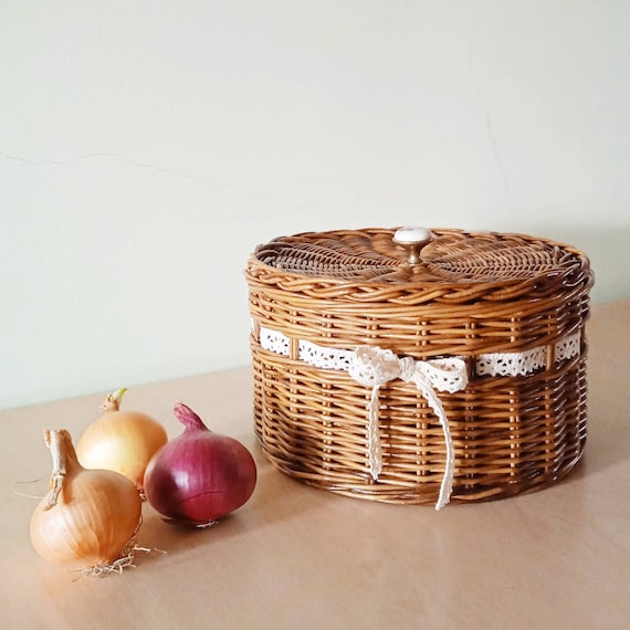 Round Onion Basket With Lid for Cottagecore Kitchen Storage and Decor,  Potato and Onion Bin, Storage Lidded Basket, Garlic Keeper 