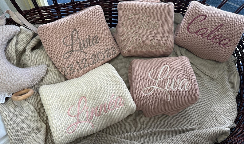 Decke mit Name, Strickdecke bestickt, Babydecke personalisiert, Babydecke Name, Kuscheldecke mit Name, Decke Wiege, Geschenke Geburt Taufe Bild 2