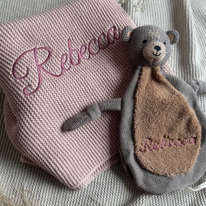 Decke mit Name, Strickdecke bestickt, Babydecke personalisiert, Babydecke Name, Kuscheldecke mit Name, Decke Wiege, Geschenke Geburt Taufe zdjęcie 6