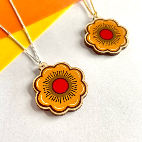 70’s Flower Wooden Necklace Retro