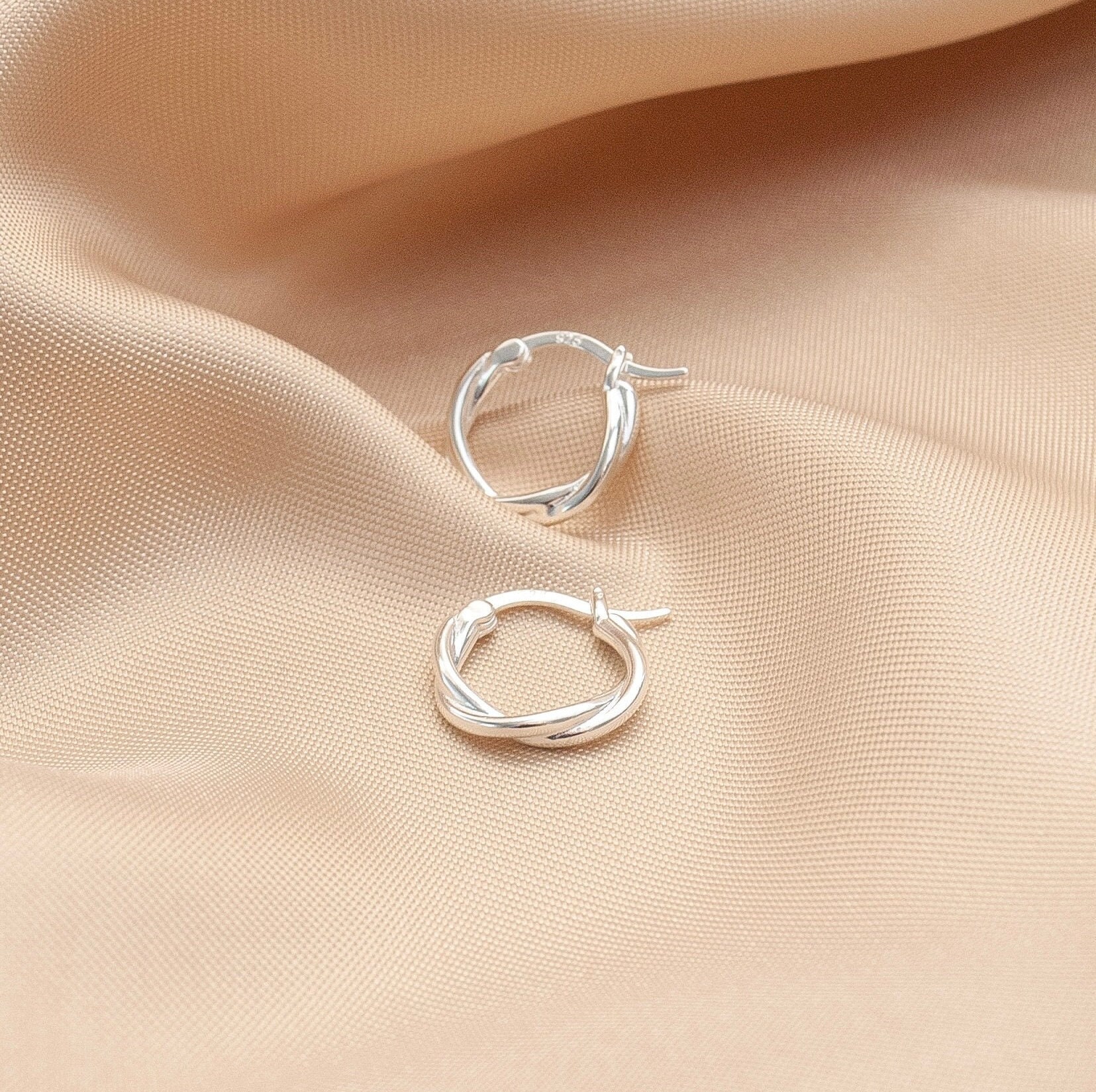 Gold Twisted Hoops – Ring Concierge