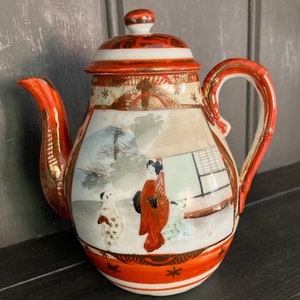 Small Vintage Japanese KUTANI Teapot