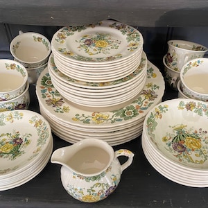 Vintage Mason&#39;s Ironstone pottery in &#39;Strathmore&#39; pattern - various pieces