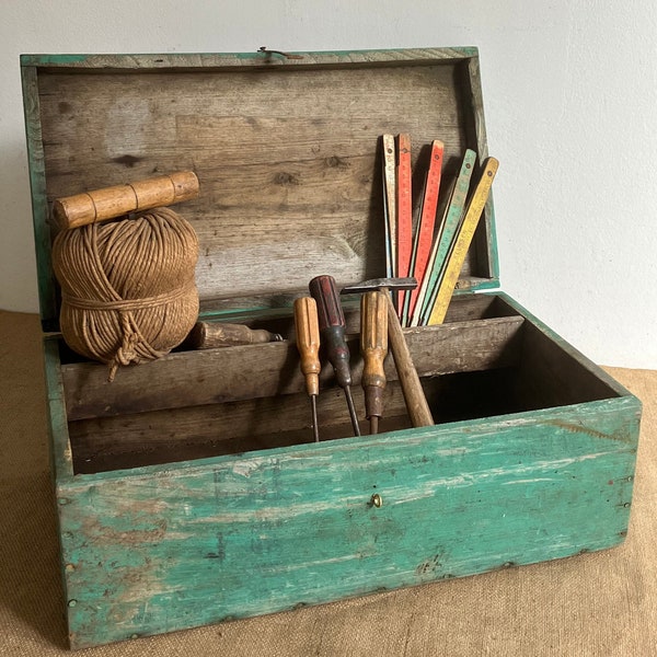 Ancienne caisse à outils, coffre en bois