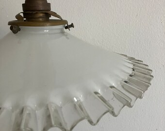 Lampada a sospensione opalina, illuminazione vintage