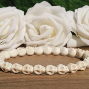 White Skull Bead Stretch Bracelet, Simple Skull Beaded Stretchy Bracelet For Men For Women, Halloween Skull Bracelet, Handmade Bracelet UK