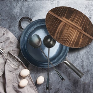 ZhenSanHuan Chinese traditional Wok Set, hand hammered iron woks + Wooden Lid + Spatula & Ladle Set + a wooden trivet