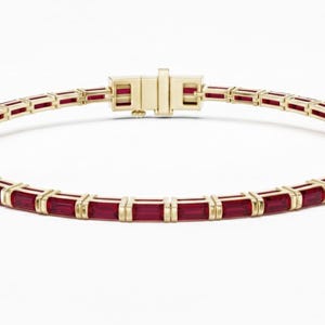 Baguetteslipad rubin tennisarmband 24k guld