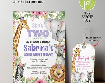 Könnte beinhalten: Ein Geburtstagseinladungs- und Dankeskarten-Set. Die Einladung zeigt eine Giraffe, ein Zebra, einen Elefanten, einen Löwen und ein Nashorn mit Partyhüten. Der Text lautet "She's TWO wild" und "Sabrina's 2nd Birthday".
