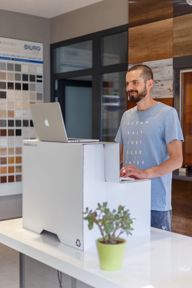 Active Stand A Simple Standing Desk Converter Convert Your Desk Into A Standing Desk Easily Made of sturdy cardboard EU zdjęcie 2