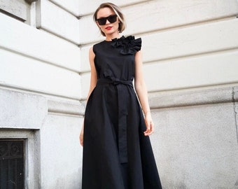 Cotton poplin DRESS, decorative Ruffles collar motif/Cotton poplin DRESS, two decorative ruffles at the neck
