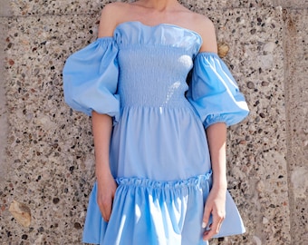 Dress with elasticated bodice and detachable puff sleeves