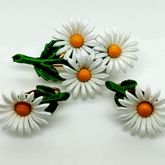 60s Daisy Flower and Leaf Jewelry Set Bouquet Brooch and Large Clip On Earrings Black /& Ivory Enamel White Glass Cabochons Floral Statement