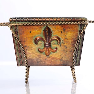 Boîte décorative vintage La-Fleur-De-Lis avec support en métal