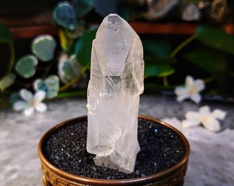 Colombian Quartz Point with Fairy Dusting / Natural Clear Quartz / 52.9g / for Crystal Healing/ Crystal Grids/ Meditation