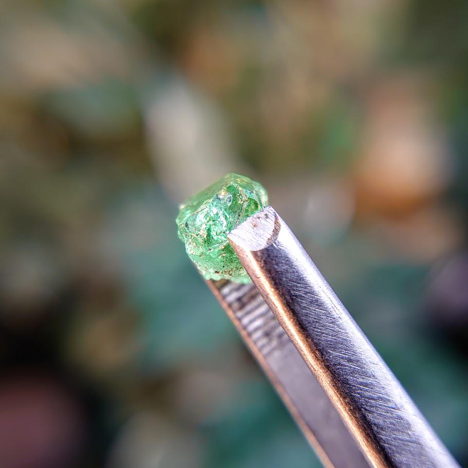 タンザニア、メレラニヒルズ産 2.50 カラット ツァボライト ガーネット