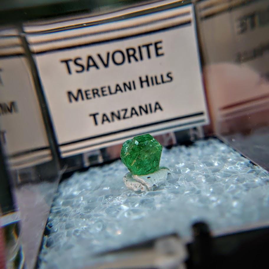 タンザニア、メレラニヒルズ産 2.50 カラット ツァボライト ガーネット