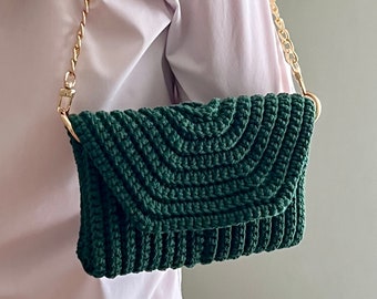 Crossbody crochet shoulder clutch bag, in dark green with gold chain