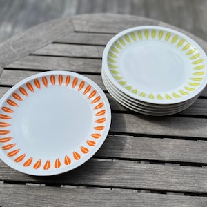 Piatto da pranzo di LYNGBY PORCELAIN / Mid century modern / Danish Design / Cathrineholm Lotus danild series / Lime green / Orange