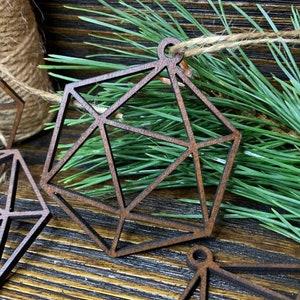 Houten twintigzijdige dobbelstenen geïnspireerd kerstornament | DnD kerstcadeau | Kerstdecoratie | Houten woondecoratie | Cadeau voor Dungeon Master