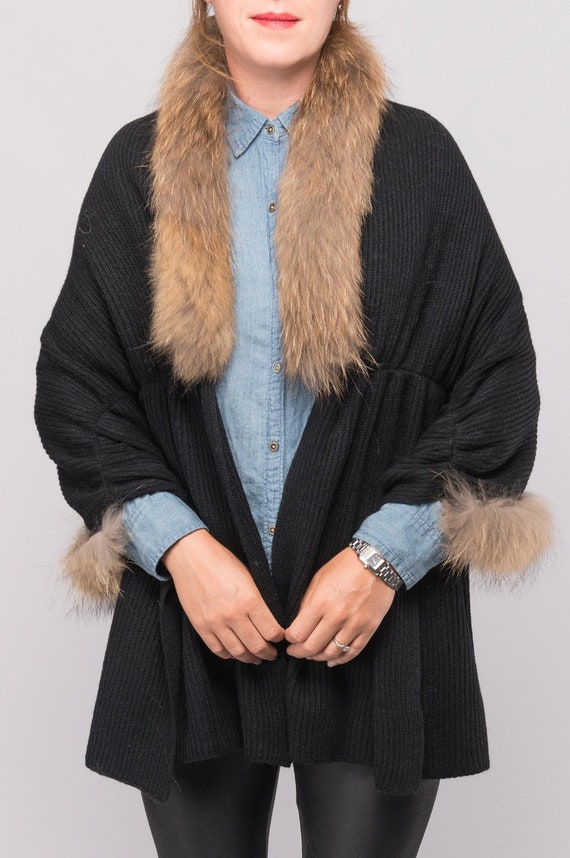 shawl with fur trim