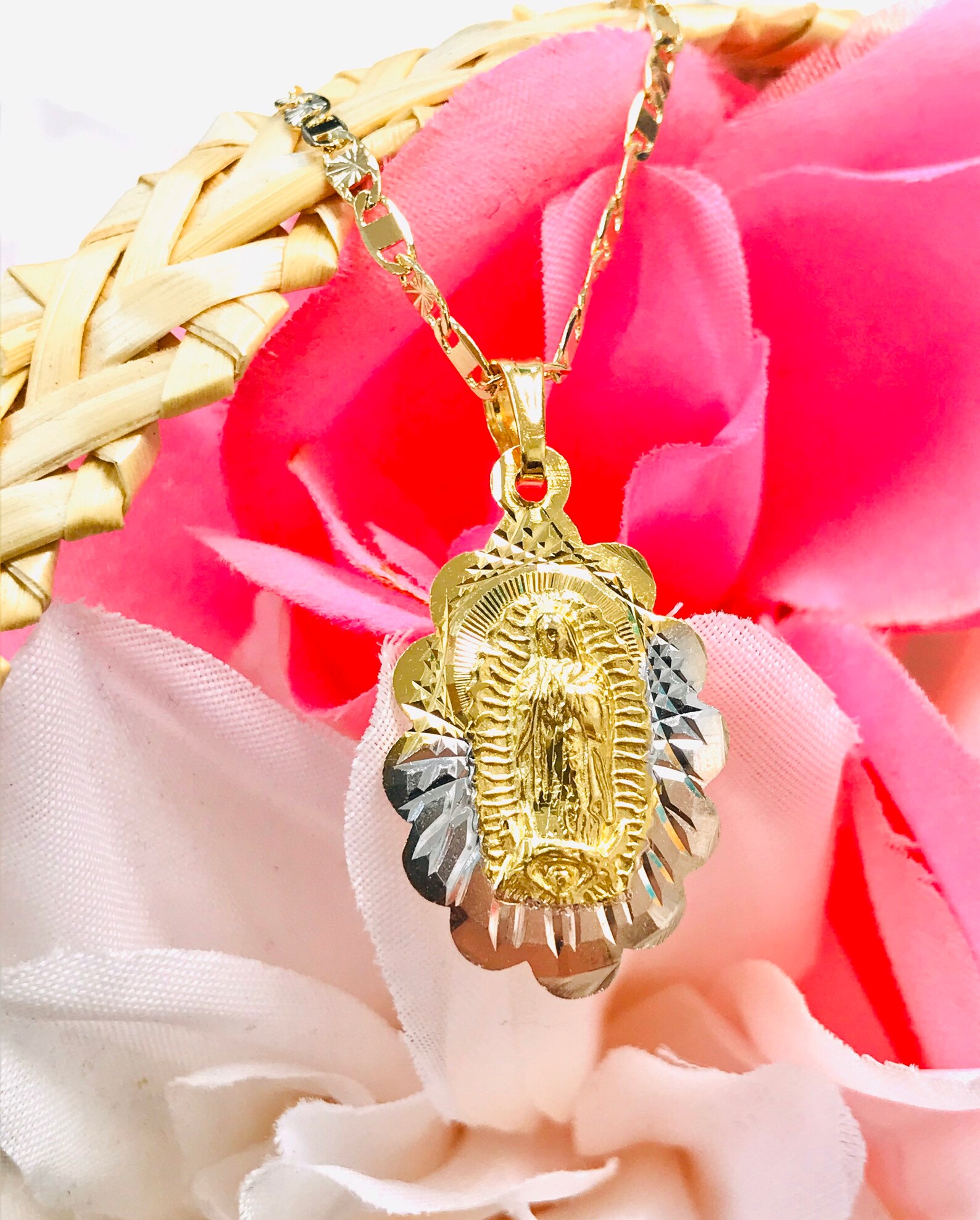 Cadena y Medalla de Oro Laminado Virgen de Guadalupe Necklace Etsy