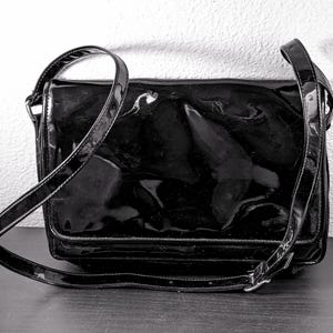SALE! Vintage Hong Kong black patent leather shoulder bag Medium Size MULTIPLE compartments POCKETS! InTrO Price!