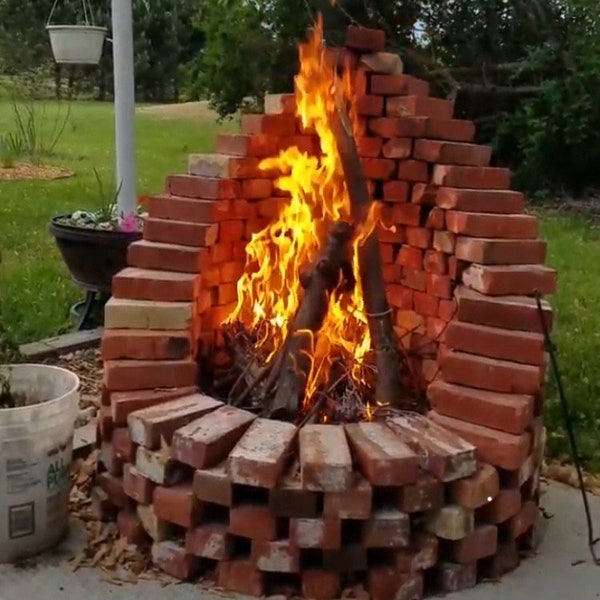 Plans for how to make this outdoor fireplace and other ideas for bricks