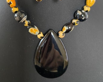 Yellow and Black Fire Agate Necklace and Earrings, Yellow Gemstone Necklace, Yellow Agate, Fire Agate, Fire Agate Necklace, Pendant Necklace