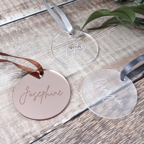 Acrylic Table Place Name, Wedding Table Décor, Round Personalised Place card, Engraved Acrylic Guest Seating,