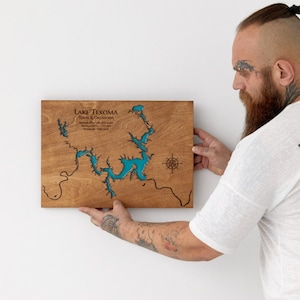 Mappa personalizzata del lago, arte murale in resina epossidica incisa, qualsiasi mappa in legno del lago, arredamento della casa sul lago, mappa di viaggio per coppie, regalo per la nuova casa, arte del lago Texoma