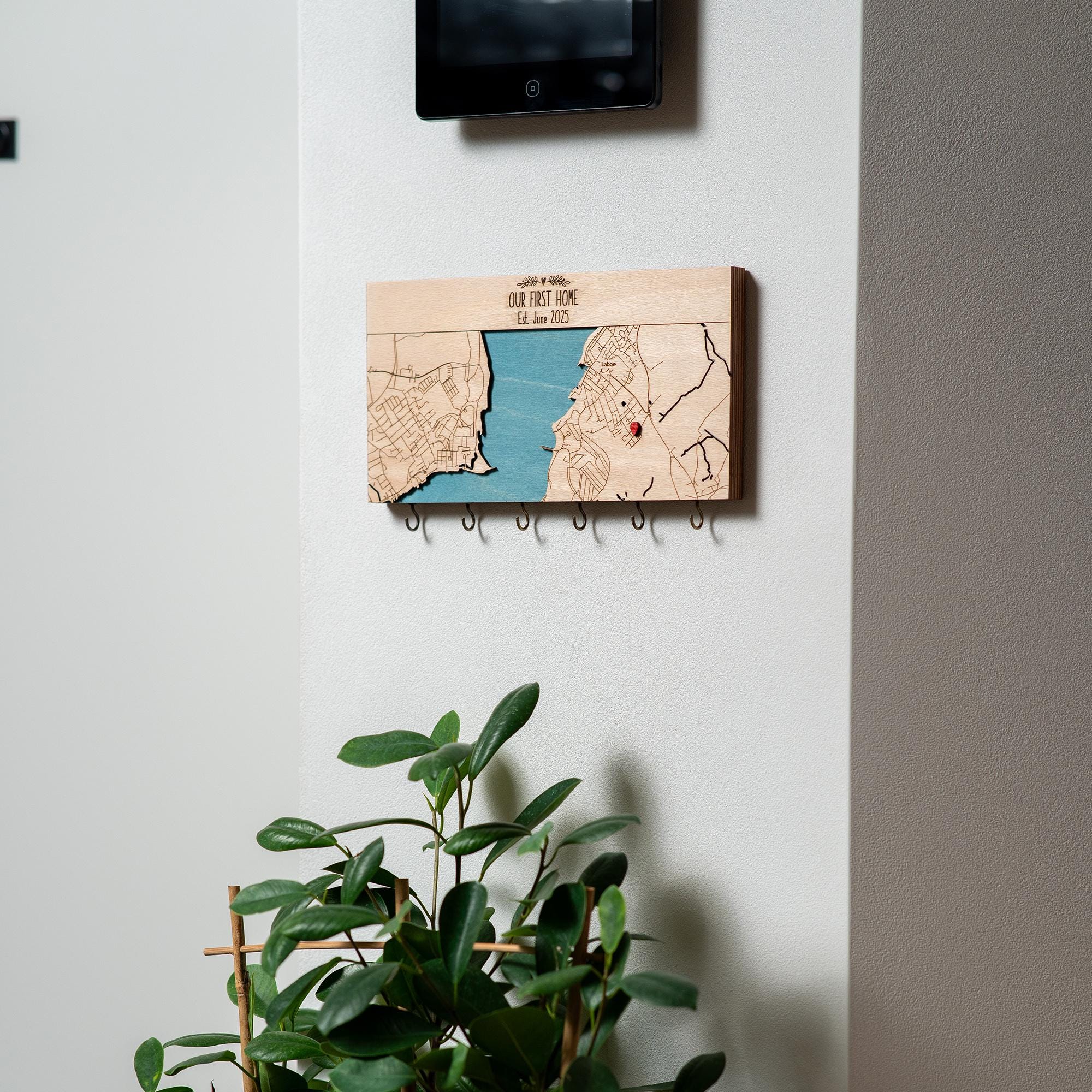 Couple Key Hanger, Personalized Map Hooks for Welcome Home Decor - Etsy