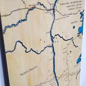 Regalo personalizzato con mappa in legno, arte del lago in resina epossidica, regalo personalizzato per lui, mappa del lago incisa, arredamento per la casa, cartello da parete in legno, decorazione da parete del lago