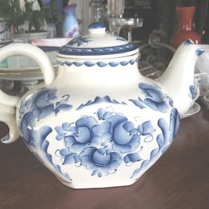 piece big teapot coffee pot Russia 8" tall 11 long.