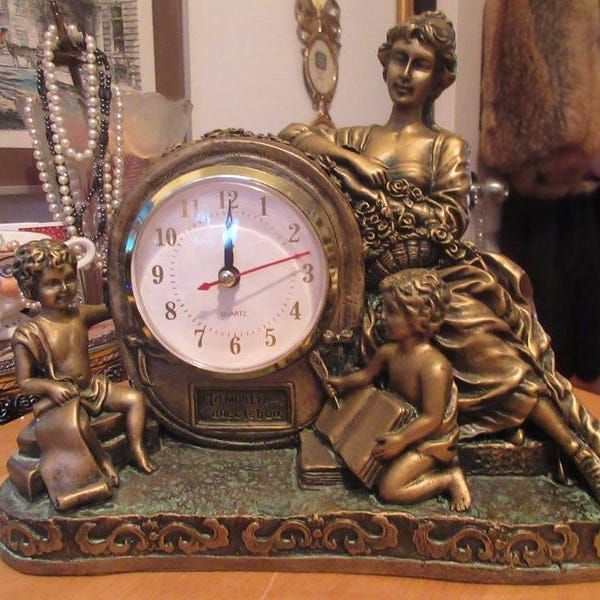R5 vintage beautiful clock color bronze gold Asian Chinese 8 in tall 9.5 in long 4in wide 4 pounds 6 oz