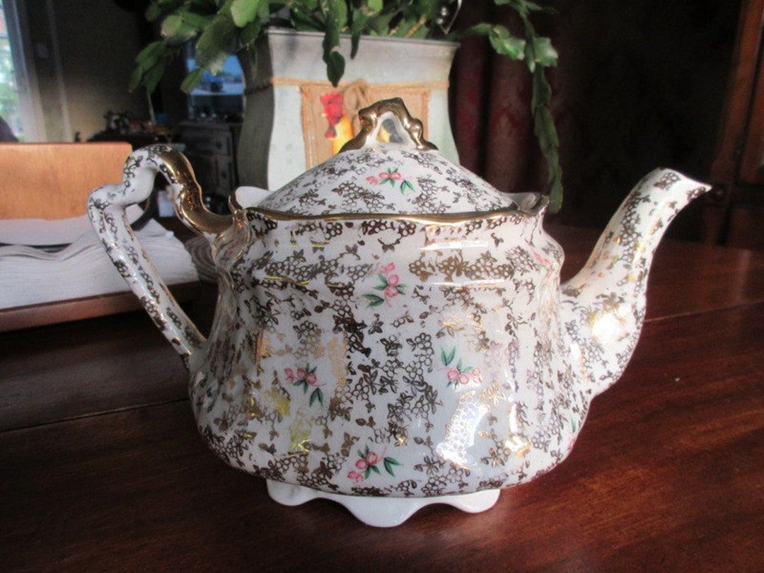Vintage Teapot Arthur Wood England #5076 White Gold Little