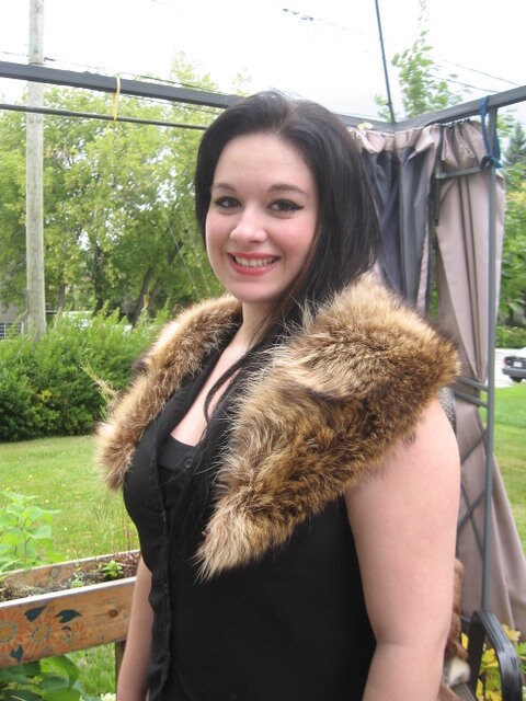A39  super raccoon collar brown 38" in center of the fur collar 34" in long near the neck