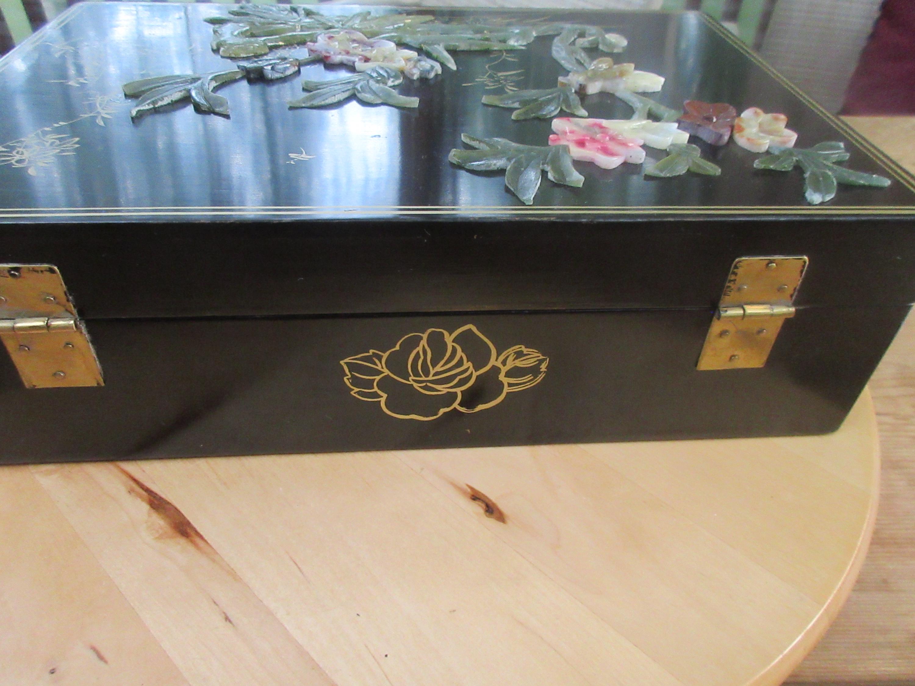 B6 Vintage Asian Chinese Jewelry Box With Carved Flower