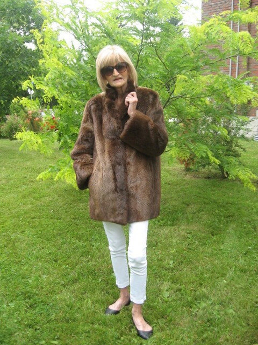A11 Women What a Nice Little Beaver Fur Coat Brown Color Short Hair Fur