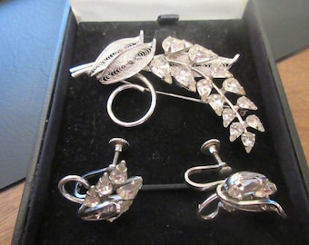 11 vintage Jay Flex Sterling brooch and earrings 1" in by.5" in wide  brooch  2.5" in long  by 1.5" in wide