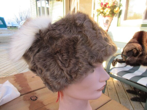 A27 Unisex Brown Lamb Trim White Fur Beanie Hat 22.5 to 23  display picture 1