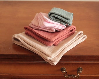 Serviettes en mousseline douces et durables faites à la main pour votre table élégante.