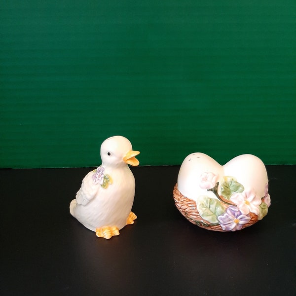 AVON EASTER Vintage Duck and Floral Egg Basket Salt and Pepper Shakers