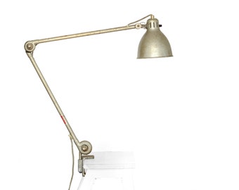 Lampe de bureau industrielle classique "Essde lampan" par Br’derna Johansson Skelefte. Suède des années 1960