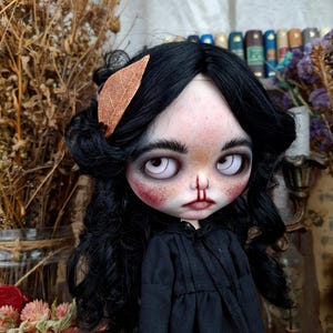 Custom Blythe Doll Lilith of the Withered Garden – OOAK Gothic Art Doll – Dark Aesthetic – Black Hair – Handmade Creepy Cute Blythe