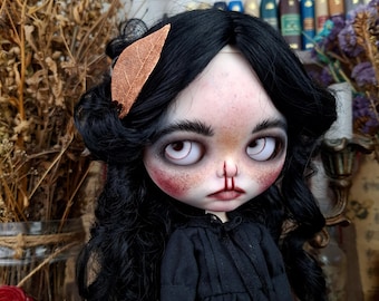 Custom Blythe Doll Lilith of the Withered Garden – OOAK Gothic Art Doll – Dark Aesthetic – Black Hair – Handmade Creepy Cute Blythe